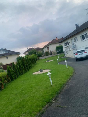 Studio dans une maison avec parking